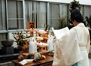 「アーユス(長寿)の泉」完工式の写真